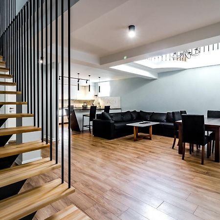 Modern Apartment In Old Tbilisi ภายนอก รูปภาพ