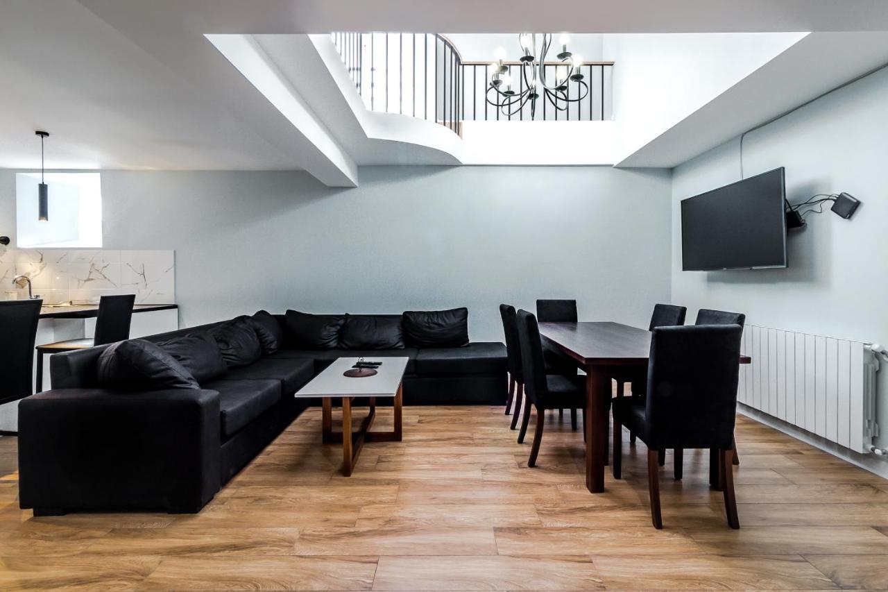 Modern Apartment In Old Tbilisi ภายนอก รูปภาพ