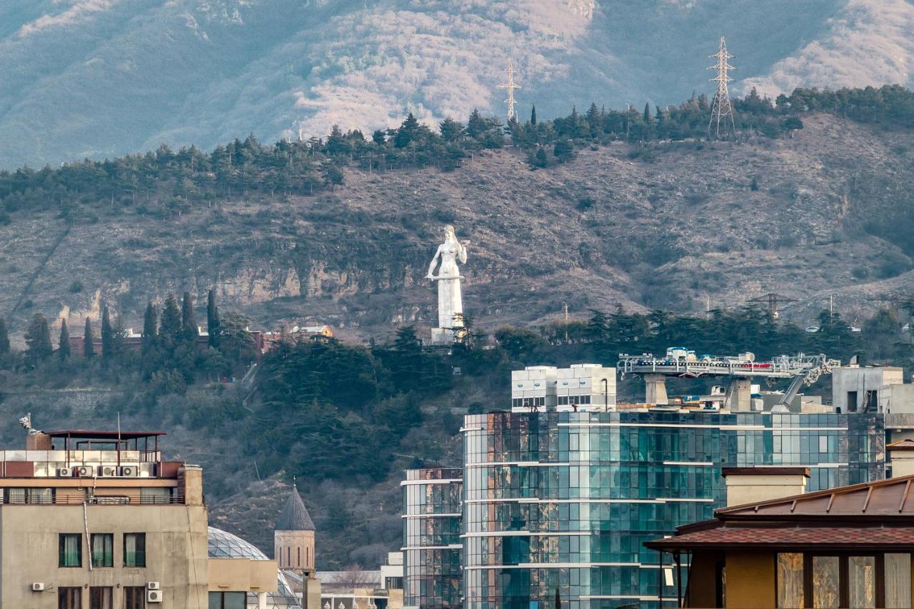 Modern Apartment In Old Tbilisi ภายนอก รูปภาพ