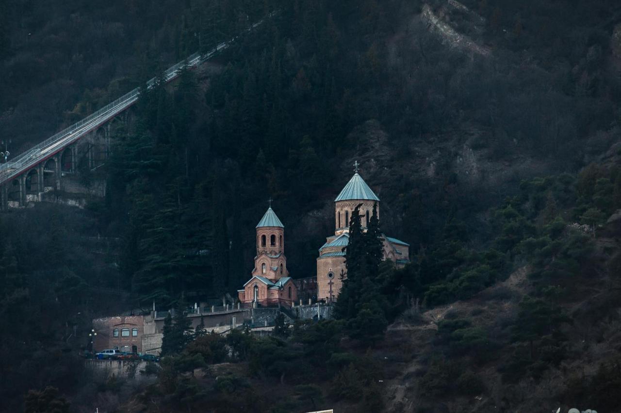 Modern Apartment In Old Tbilisi ภายนอก รูปภาพ